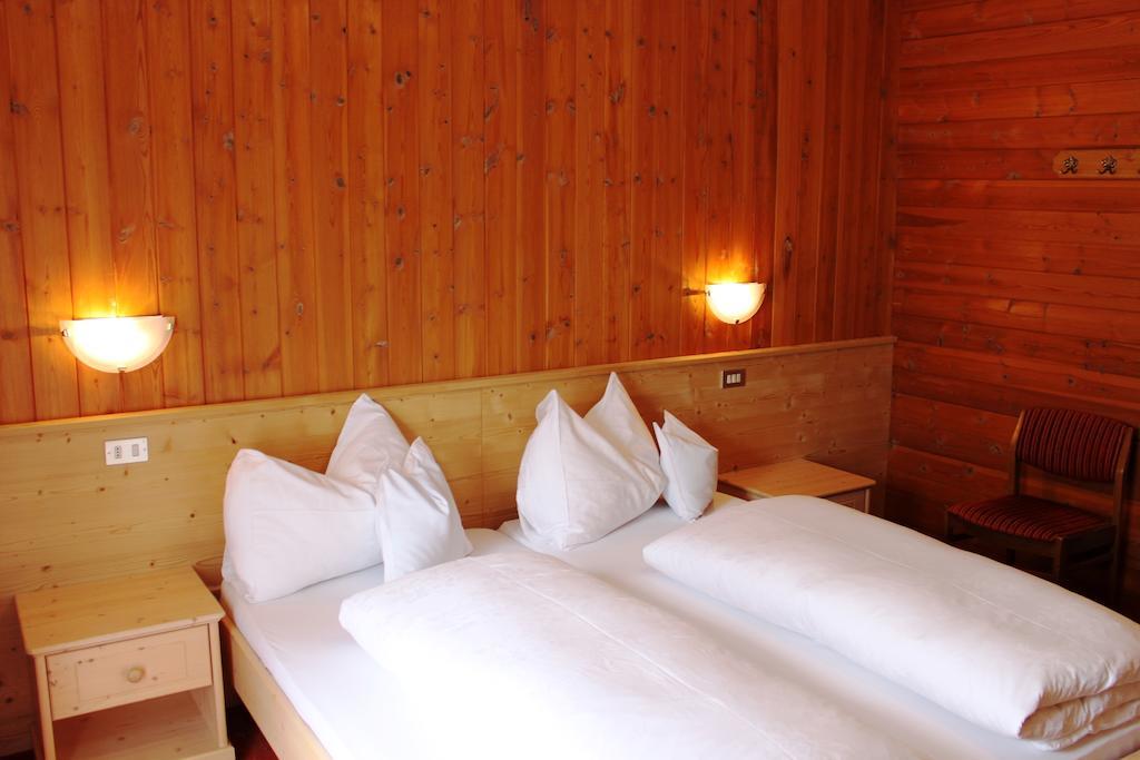 Albergo Alisander Corvara In Badia Phòng bức ảnh