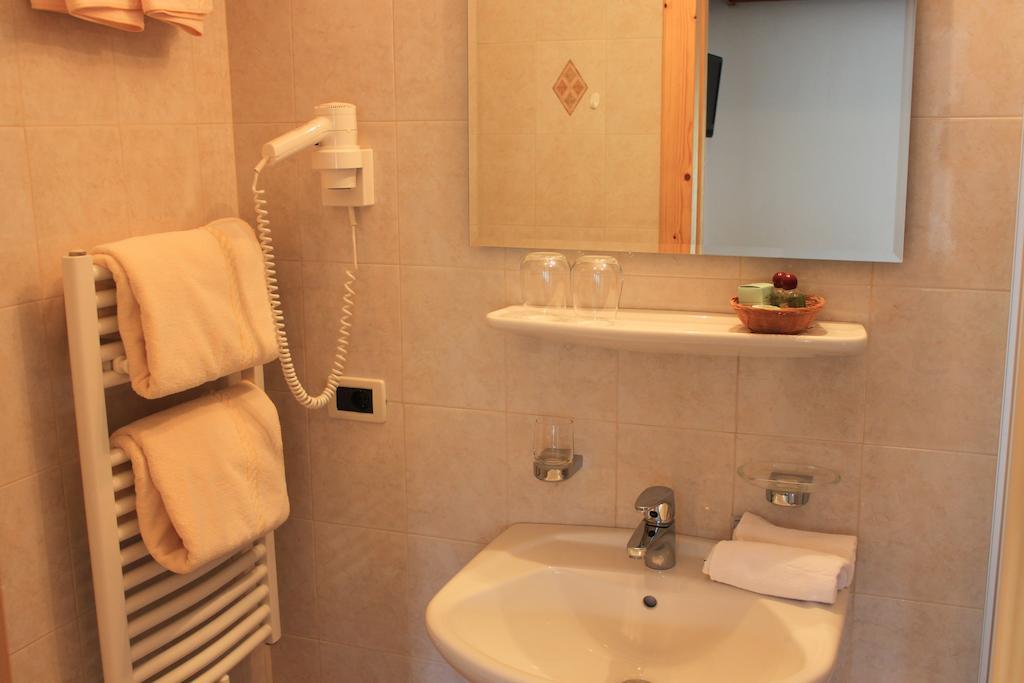 Albergo Alisander Corvara In Badia Phòng bức ảnh