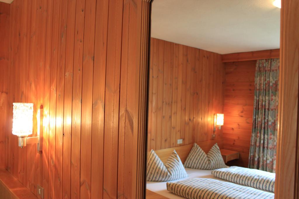 Albergo Alisander Corvara In Badia Ngoại thất bức ảnh
